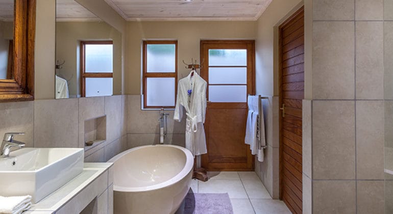 Dezeekoe Main House Bathroom