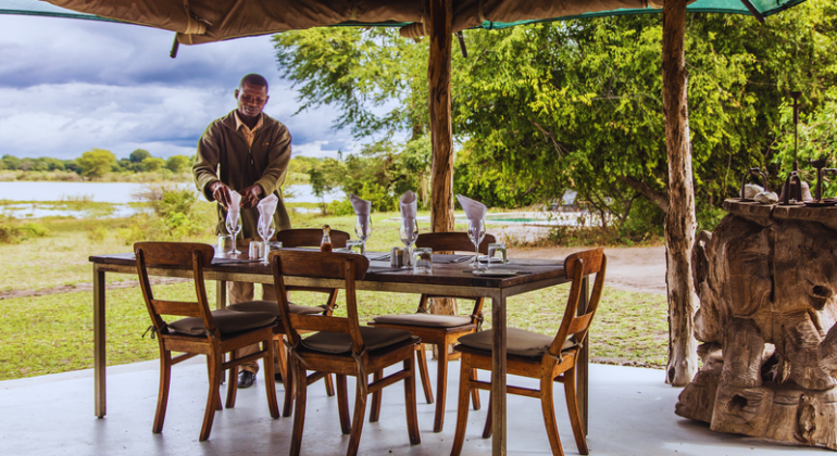 Kuthengo Camp Dining