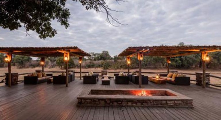 Mfuwe Lodge Outdoor Sitting