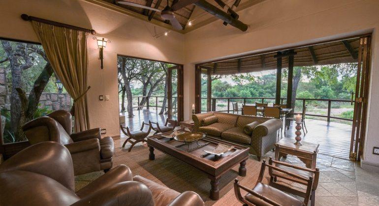 Shumbalala Game Lodge Suite Lounge