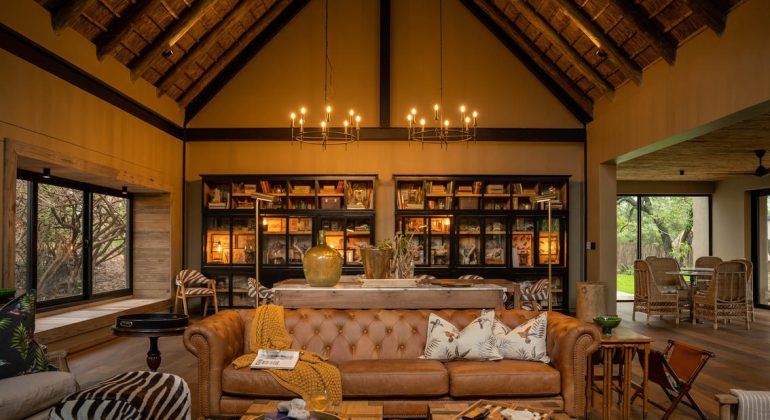 Thornybush Game Lodge Lodge Library