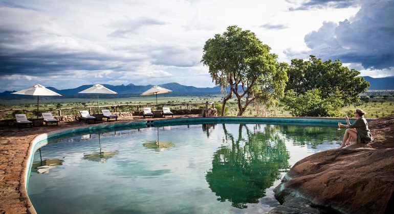 Apoka Safari Lodge Poolside