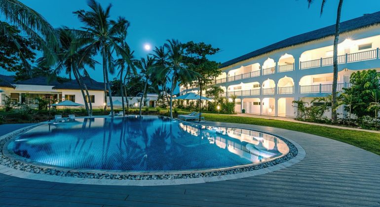 Hemingways Watamu Poolside