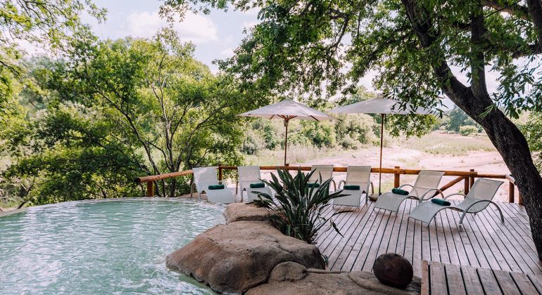 Kuname Lodge Poolside