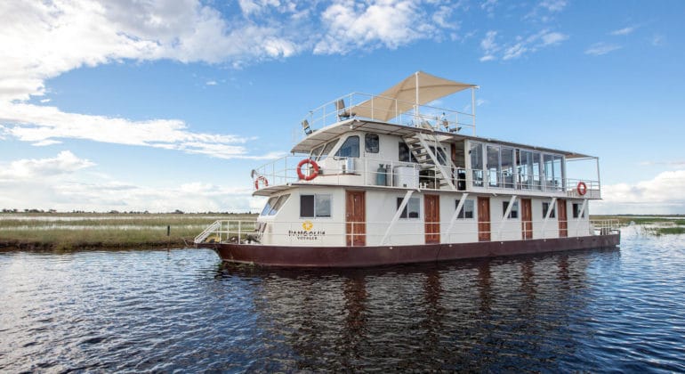 Pangolin Voyager Houseboat View