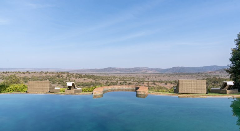 Laragai House Pool