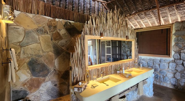 Soroi Cheetah Tented Camp Bathroom